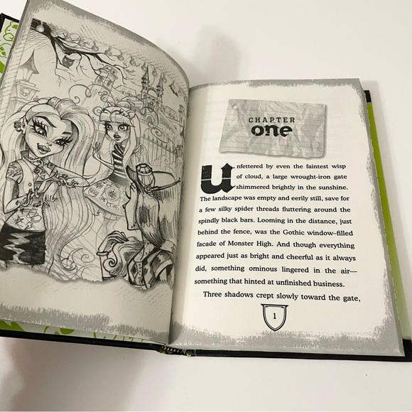 Monster High Book Ghoulfriends Just Want to Have Fun Book - Picture 11 of 15